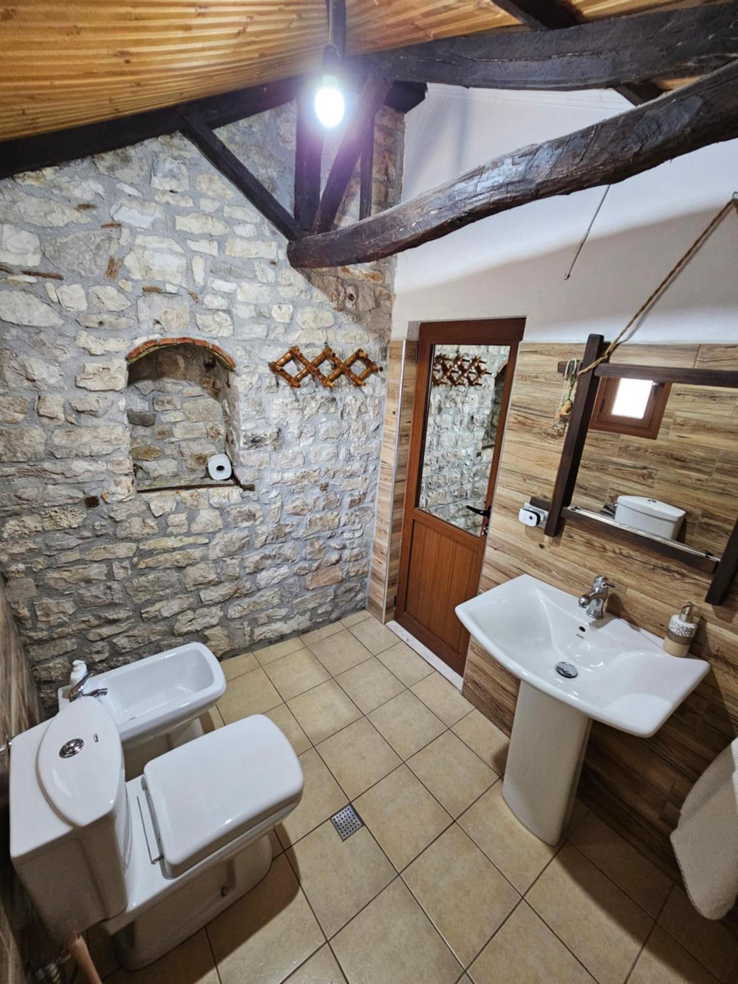 Guest House Panorama Berat Exterior photo