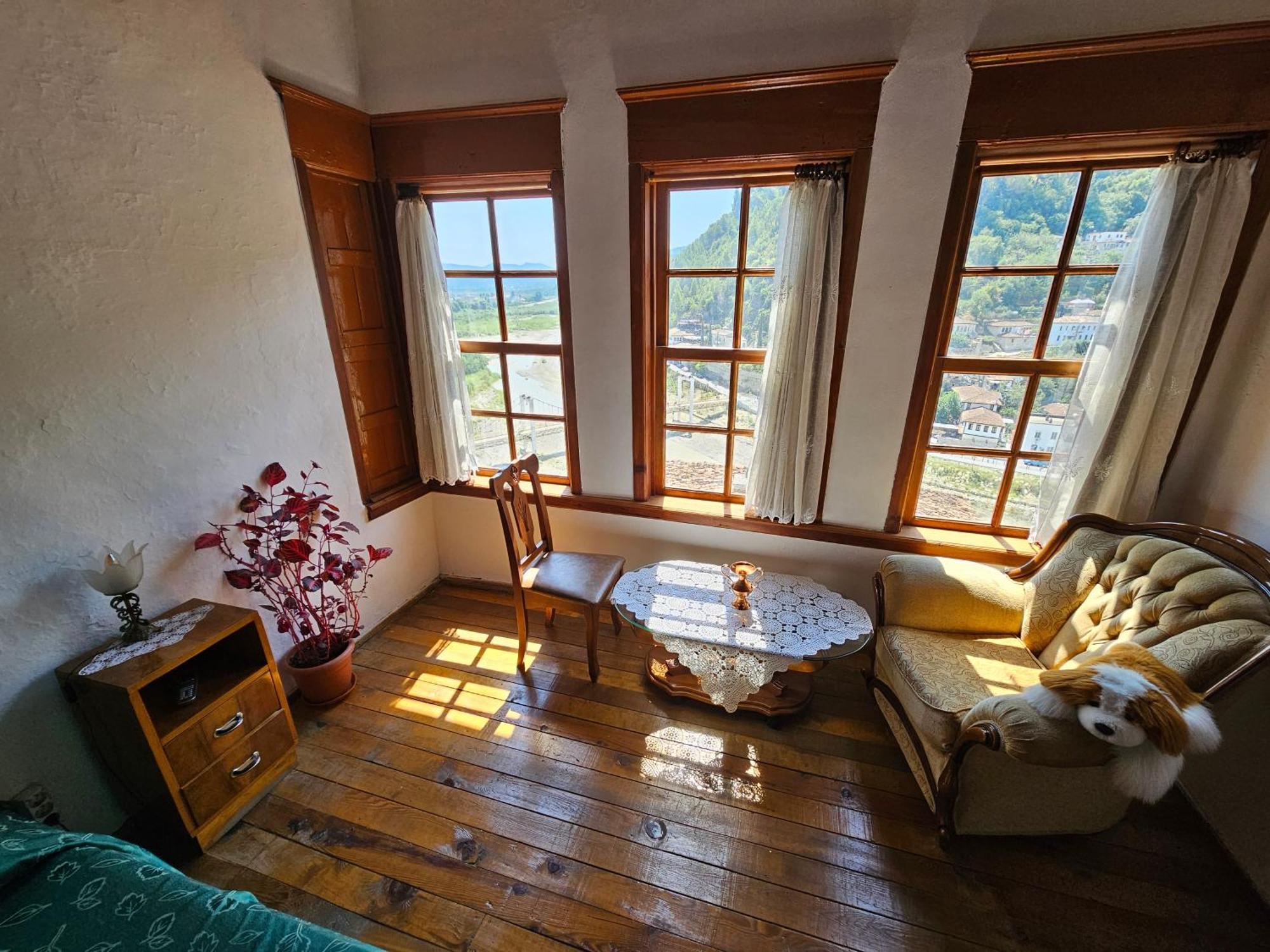 Guest House Panorama Berat Exterior photo